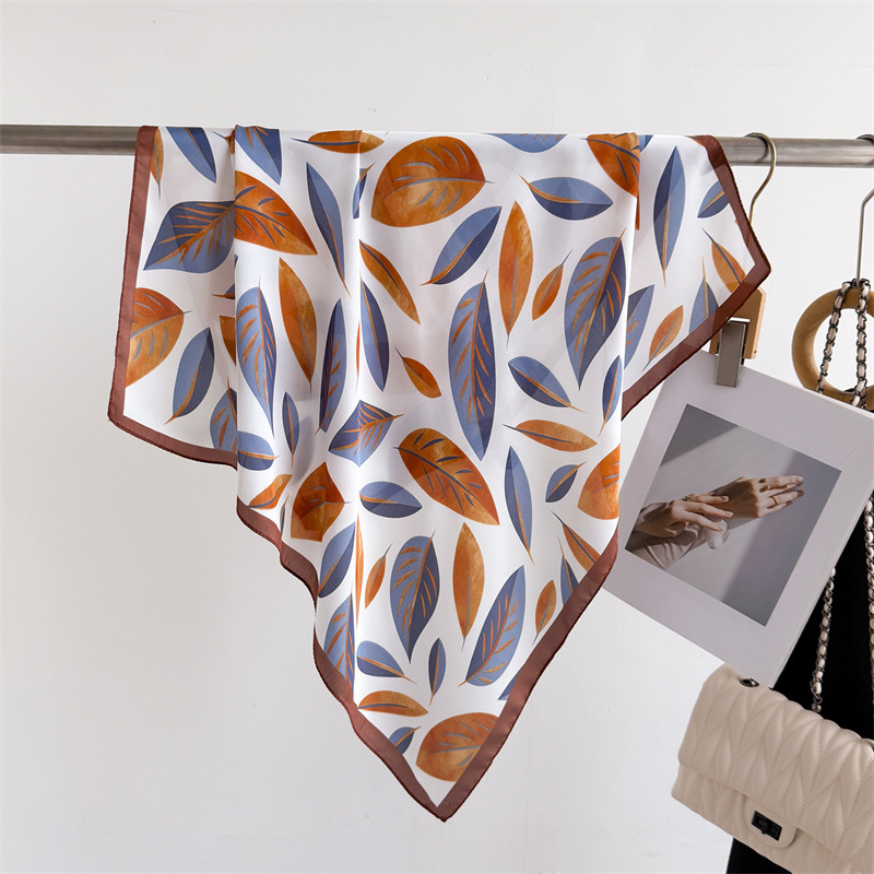 Luxe Merk Print 70 Cm Vierkant - Silk Scarf Square recensie en prijs